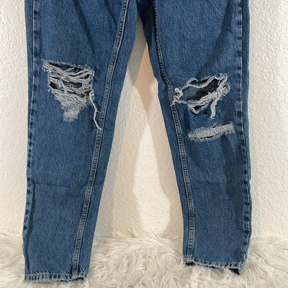 BDG Mom High Rise Distressed Denim Jeans Size 26 - Picture 4 of 9